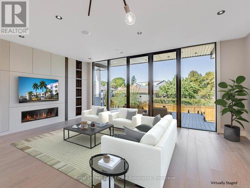 953 Halliday Avenue, Mississauga, ON - Indoor Photo Showing Living Room