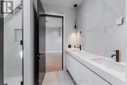 953 Halliday Avenue, Mississauga, ON - Indoor Photo Showing Bathroom