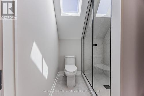 953 Halliday Avenue, Mississauga, ON - Indoor Photo Showing Bathroom