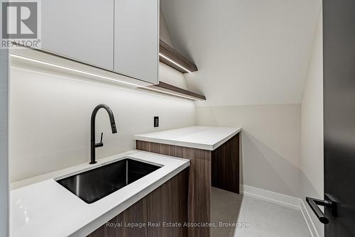 953 Halliday Avenue, Mississauga, ON - Indoor Photo Showing Laundry Room
