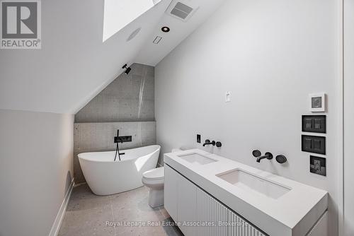 953 Halliday Avenue, Mississauga, ON - Indoor Photo Showing Bathroom