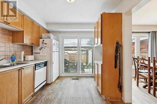 71 Townley Crescent, Brampton, ON - Indoor Photo Showing Kitchen