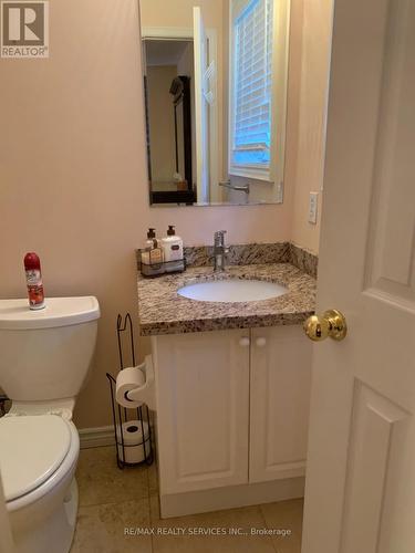 201 Bristol Road E, Mississauga, ON - Indoor Photo Showing Bathroom