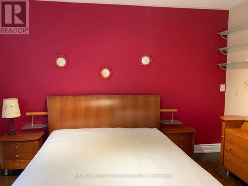 201 Bristol Road E, Mississauga, ON - Indoor Photo Showing Bedroom