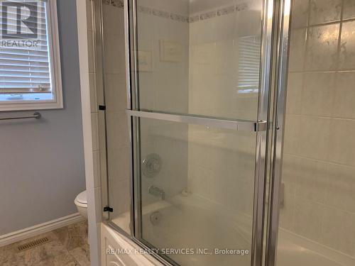 201 Bristol Road E, Mississauga, ON - Indoor Photo Showing Bathroom