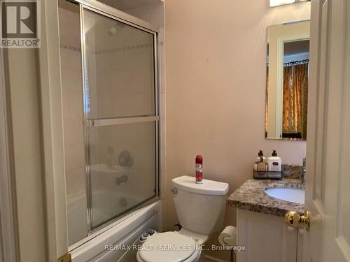 201 Bristol Road E, Mississauga, ON - Indoor Photo Showing Bathroom