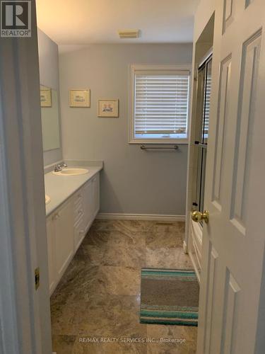 201 Bristol Road E, Mississauga, ON - Indoor Photo Showing Bathroom