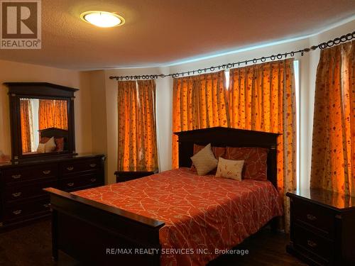 201 Bristol Road E, Mississauga, ON - Indoor Photo Showing Bedroom