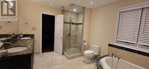 201 Bristol Road E, Mississauga, ON - Indoor Photo Showing Bathroom
