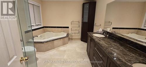 201 Bristol Road E, Mississauga, ON - Indoor Photo Showing Bathroom
