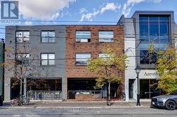 894 COLLEGE STREET  Toronto, ON M6H 1A4