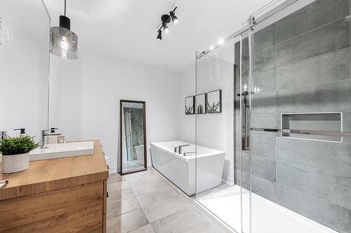 Bathroom - 14 Place Boulay, Saint-Basile-Le-Grand, QC 