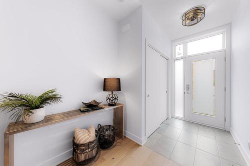 Hall - 14 Place Boulay, Saint-Basile-Le-Grand, QC 