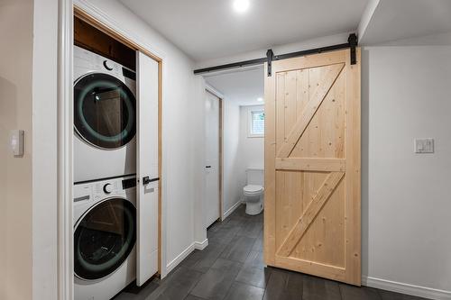Salle de lavage - 4760 Ch. De La Doncaster, Sainte-Adèle, QC - Indoor Photo Showing Laundry Room