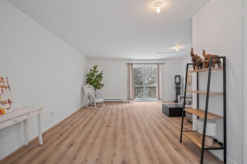 Garçonnière - 4760 Ch. De La Doncaster, Sainte-Adèle, QC - Indoor Photo Showing Other Room