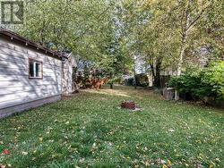 Awesome spacious back yard - 