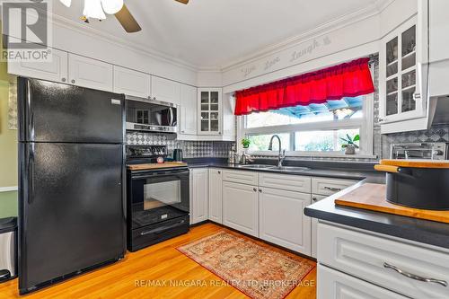 85 Golden Boulevard W, Welland (Lincoln/Crowland), ON - Indoor Photo Showing Kitchen With Double Sink