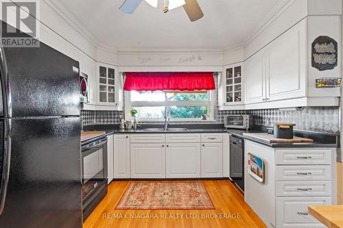 85 Golden Boulevard W, Welland (Lincoln/Crowland), ON - Indoor Photo Showing Kitchen With Double Sink