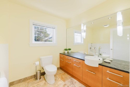 1865 Quamichan St, Victoria, BC 