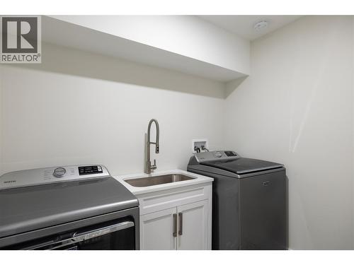 6454 Holbrook Road, Vernon, BC - Indoor Photo Showing Laundry Room