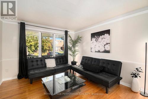 Living Room - 470 Rougemount Crescent, Ottawa, ON - Indoor Photo Showing Living Room
