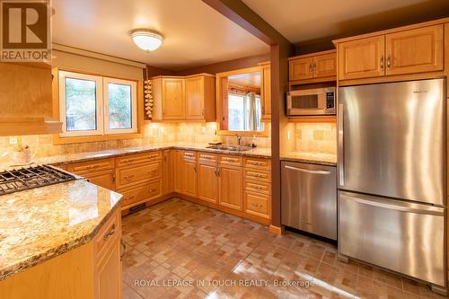 21 Robins Point Road, Tay, ON - Indoor Photo Showing Kitchen