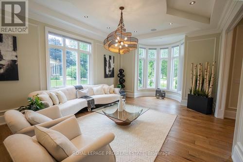 12 Hollywood Crescent, King, ON - Indoor Photo Showing Living Room
