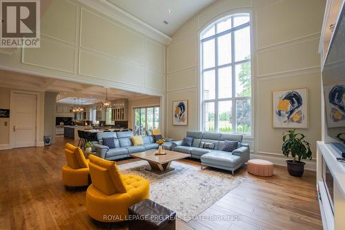 12 Hollywood Crescent, King, ON - Indoor Photo Showing Living Room