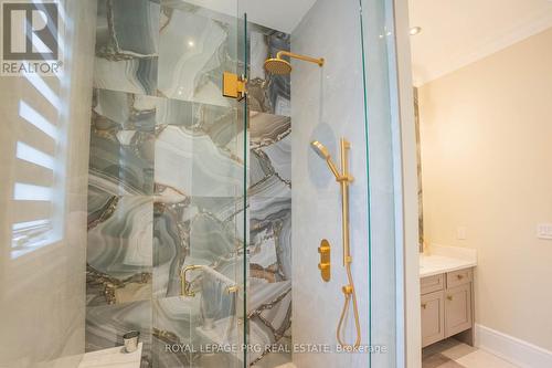 12 Hollywood Crescent, King, ON - Indoor Photo Showing Bathroom