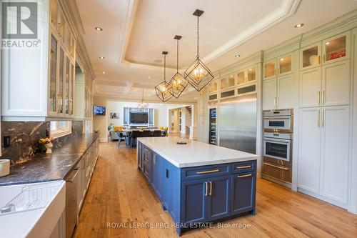 12 Hollywood Crescent, King, ON - Indoor Photo Showing Kitchen With Upgraded Kitchen