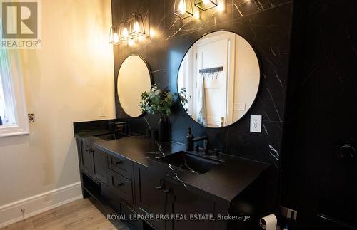 12 Hollywood Crescent, King, ON - Indoor Photo Showing Bathroom