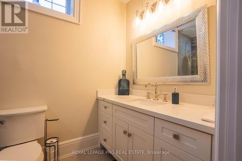 12 Hollywood Crescent, King, ON - Indoor Photo Showing Bathroom