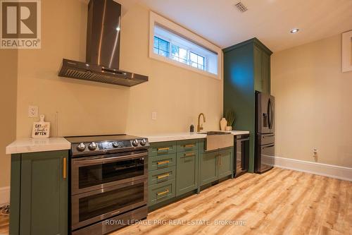 12 Hollywood Crescent, King, ON - Indoor Photo Showing Kitchen