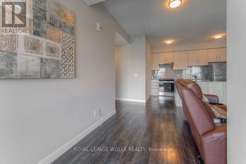1207 - 15 Queen Street S, Hamilton, ON - Indoor Photo Showing Kitchen