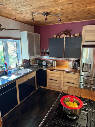 Cuisine - 1145 Ch. Des Hauteurs, Sainte-Adèle, QC - Indoor Photo Showing Kitchen With Double Sink