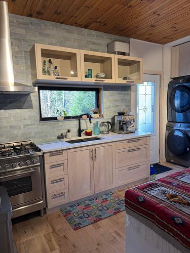 Cuisinette - 1145 Ch. Des Hauteurs, Sainte-Adèle, QC - Indoor Photo Showing Kitchen With Double Sink
