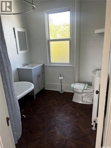 1940 Argyle Street, Regina, SK - Indoor Photo Showing Bathroom