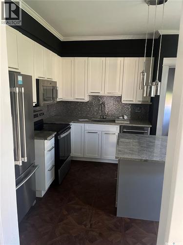 1940 Argyle Street, Regina, SK - Indoor Photo Showing Kitchen With Upgraded Kitchen