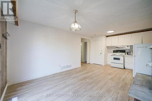 2525 Trident Avenue, Mississauga, ON - Indoor Photo Showing Kitchen