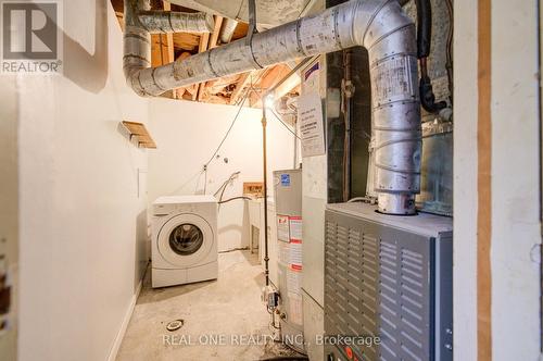 2525 Trident Avenue, Mississauga, ON - Indoor Photo Showing Laundry Room