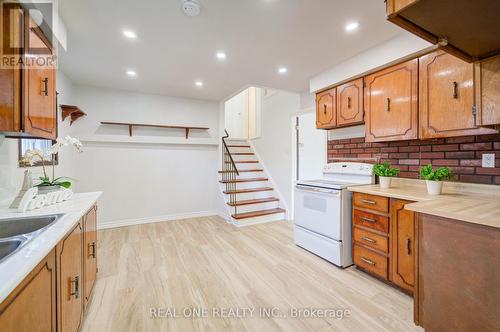 2525 Trident Avenue, Mississauga, ON - Indoor Photo Showing Kitchen With Double Sink