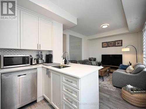 #338 - 349 Wheat Boom Drive, Oakville, ON - Indoor Photo Showing Kitchen