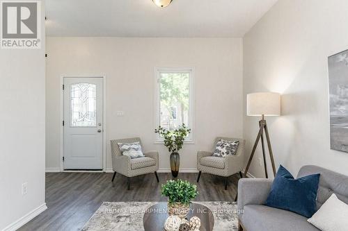 196 Picton Street E, Hamilton, ON - Indoor Photo Showing Living Room