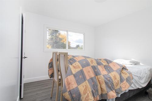 1352 Alder Court, Kelowna, BC - Indoor Photo Showing Bedroom