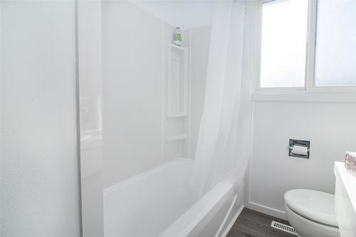 1352 Alder Court, Kelowna, BC - Indoor Photo Showing Bathroom