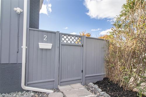 1352 Alder Court, Kelowna, BC - Outdoor