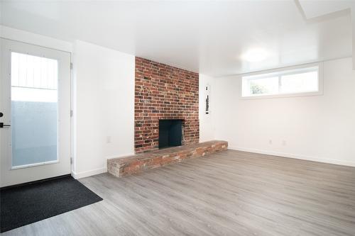 1352 Alder Court, Kelowna, BC - Indoor With Fireplace