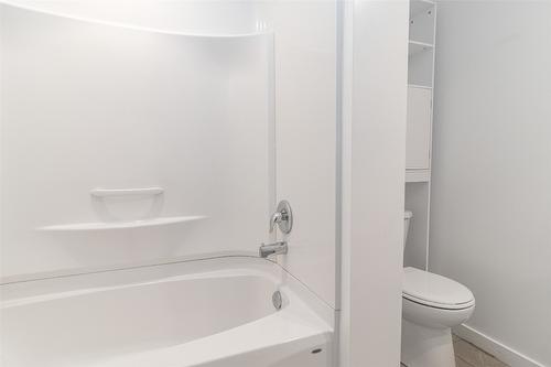 1352 Alder Court, Kelowna, BC - Indoor Photo Showing Bathroom