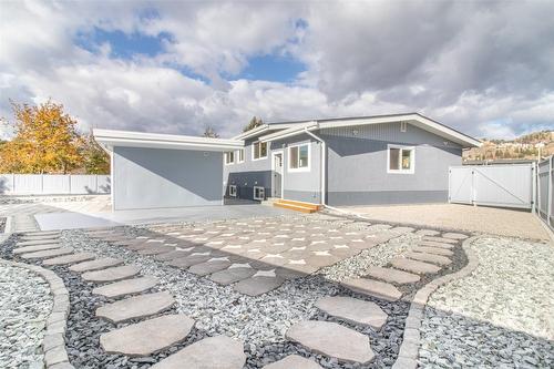 1352 Alder Court, Kelowna, BC - Outdoor