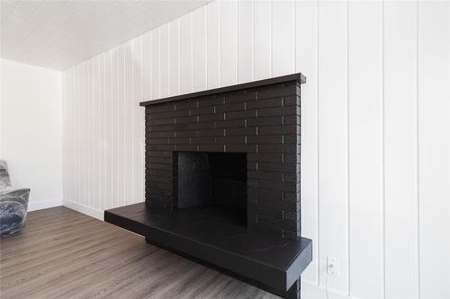 1352 Alder Court, Kelowna, BC - Indoor Photo Showing Living Room With Fireplace
